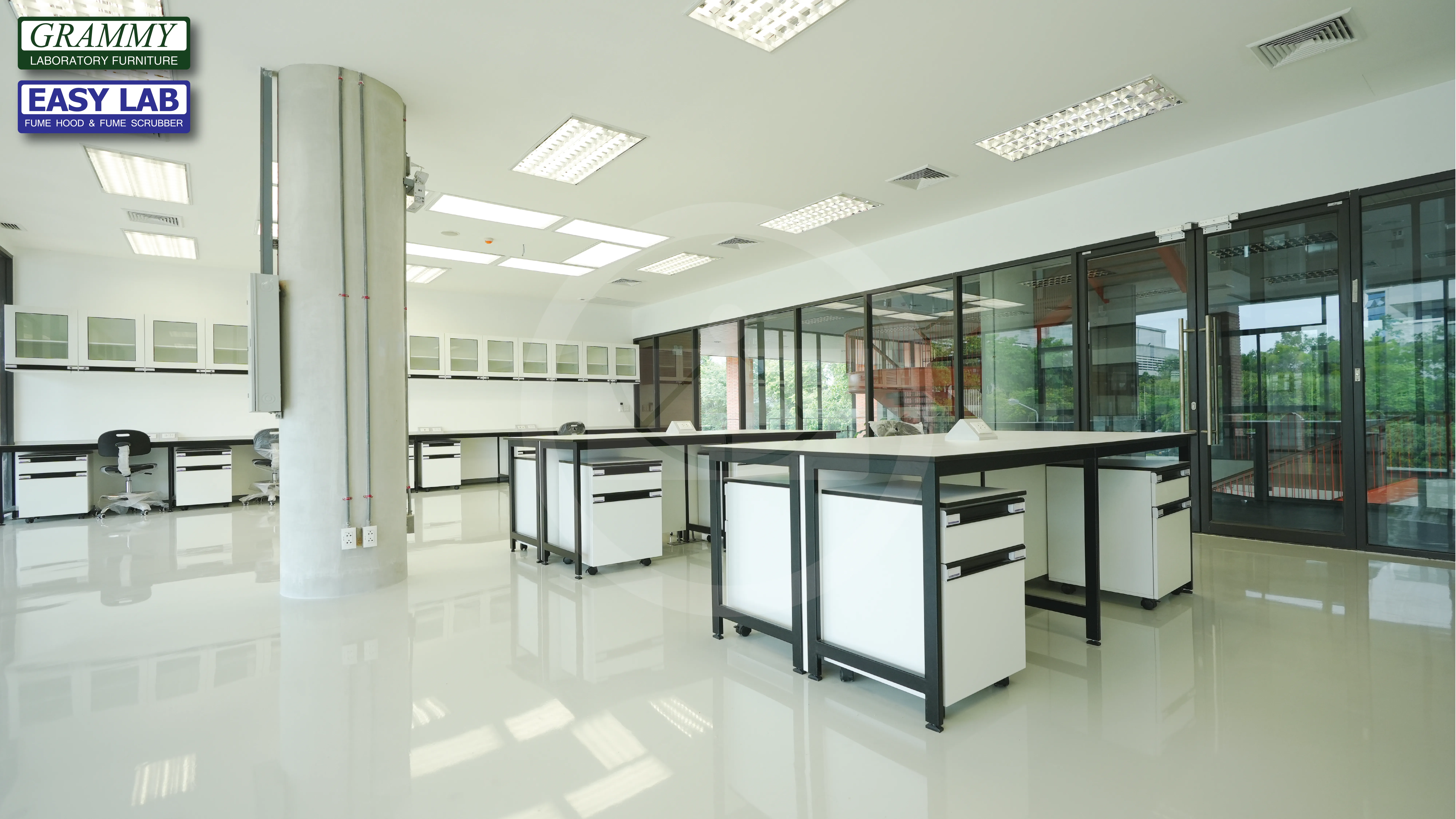 ติดตั้งโต๊ะปฏิบัติการ GRAMMY & ตู้ดูดควัน EASY LAB